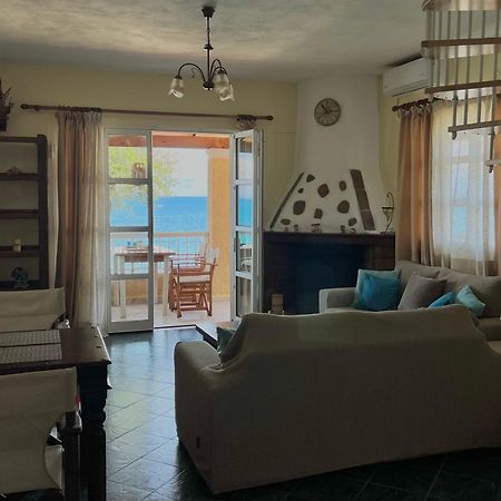 Kohyli Beachfront House Agia Pelagia Chlomou Buitenkant foto