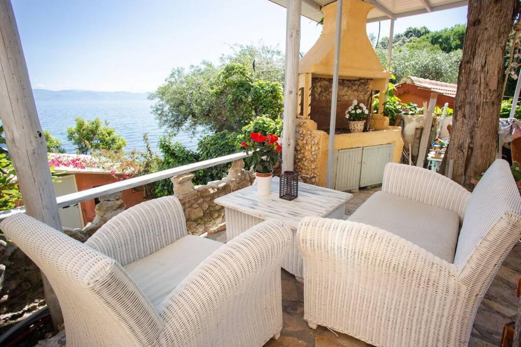 Kohyli Beachfront House Agia Pelagia Chlomou Buitenkant foto