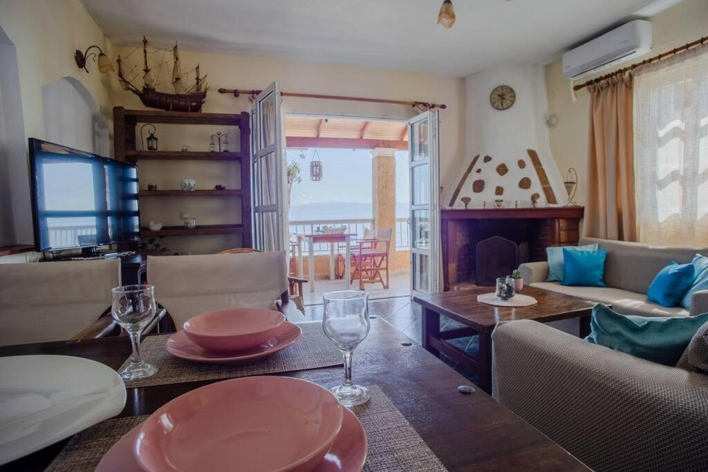 Kohyli Beachfront House Agia Pelagia Chlomou Buitenkant foto