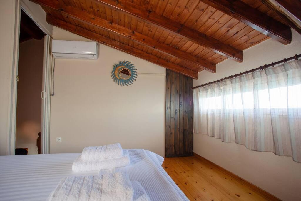 Kohyli Beachfront House Agia Pelagia Chlomou Buitenkant foto