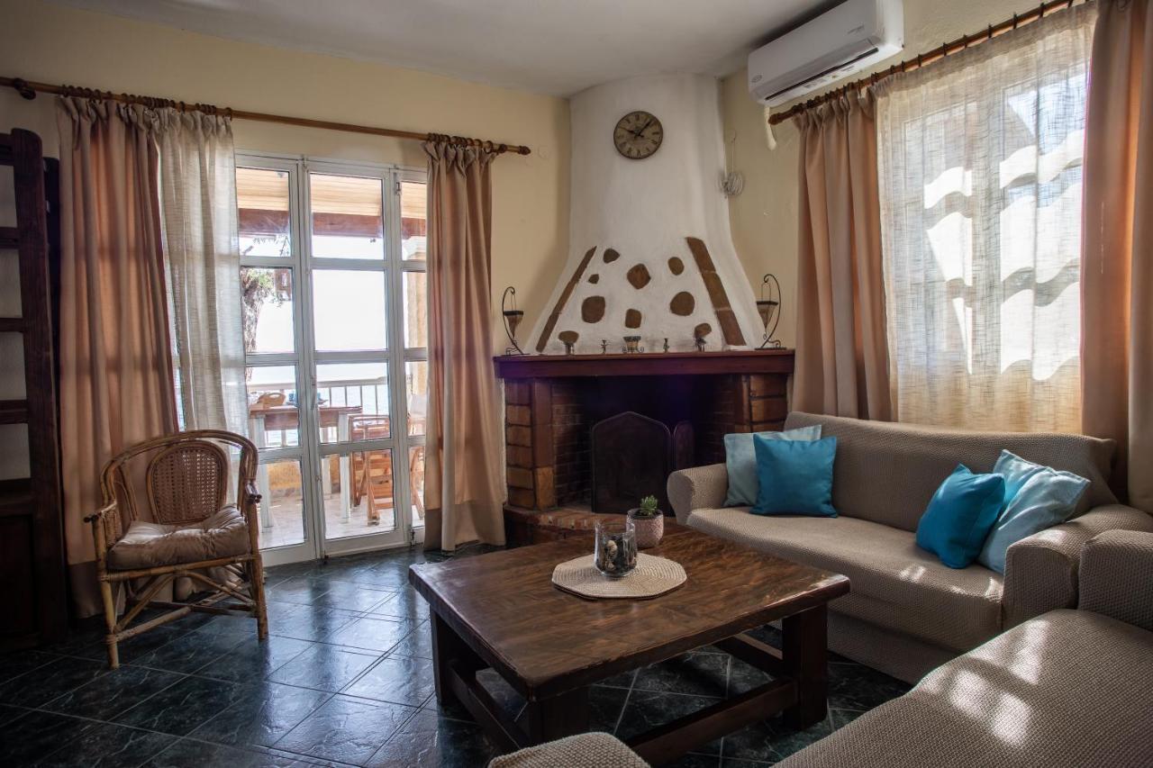 Kohyli Beachfront House Agia Pelagia Chlomou Buitenkant foto
