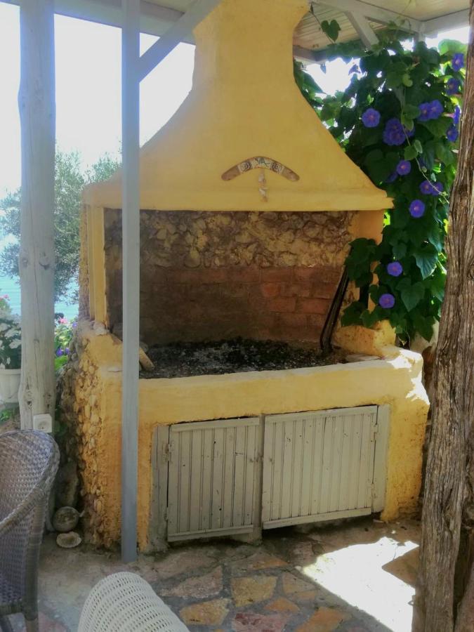 Kohyli Beachfront House Agia Pelagia Chlomou Buitenkant foto