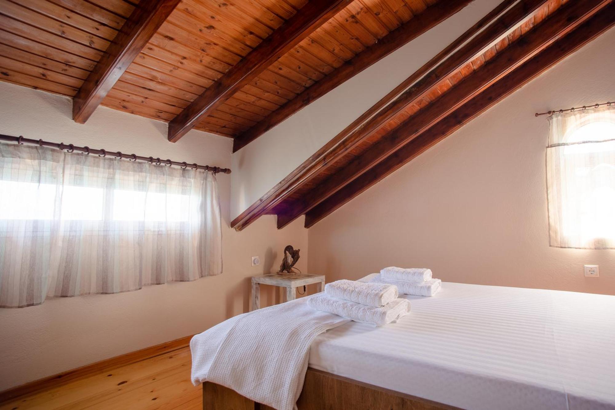 Kohyli Beachfront House Agia Pelagia Chlomou Buitenkant foto