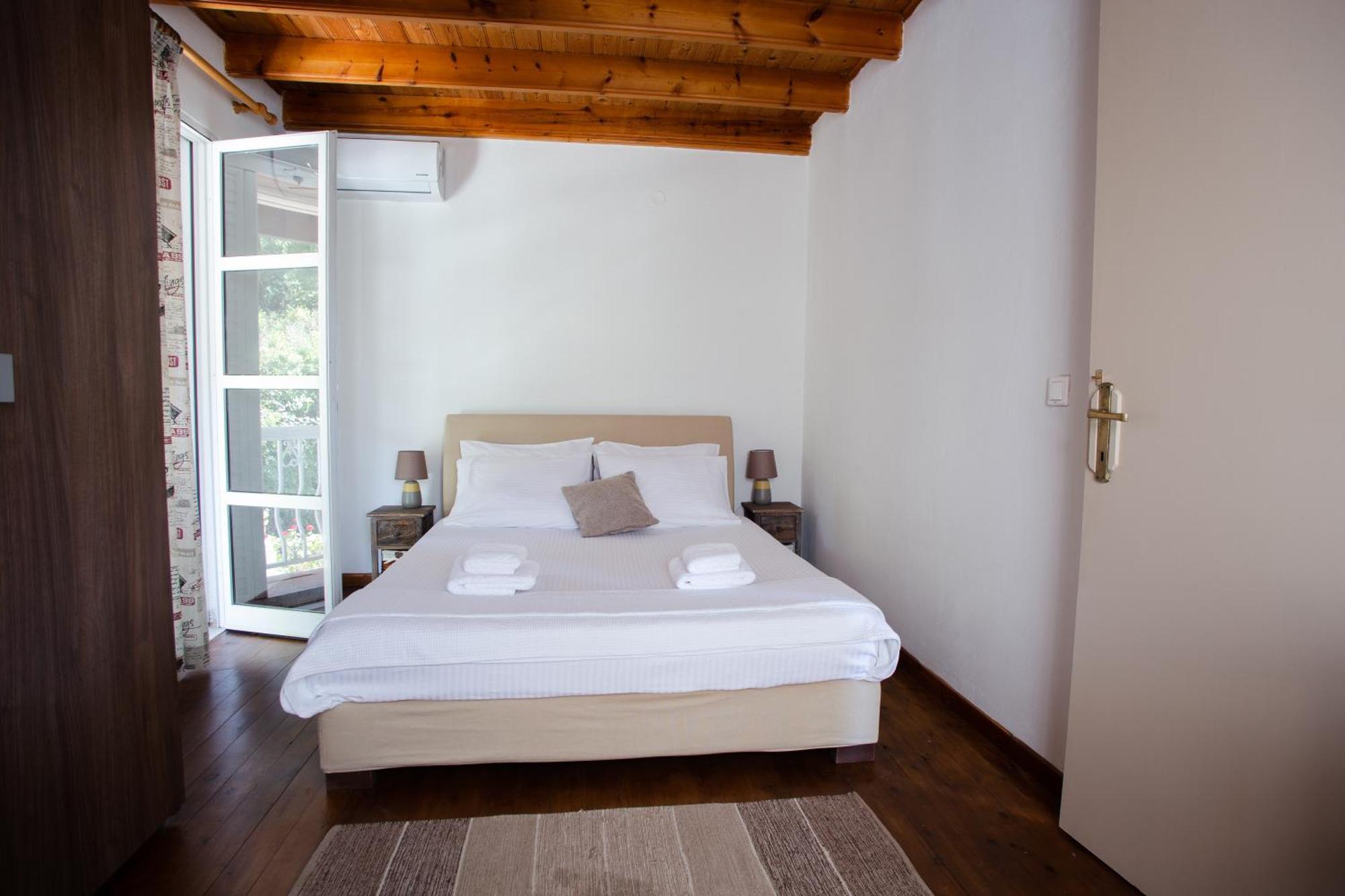 Kohyli Beachfront House Agia Pelagia Chlomou Buitenkant foto