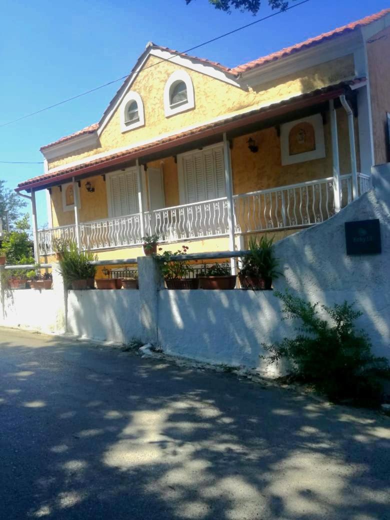Kohyli Beachfront House Agia Pelagia Chlomou Buitenkant foto