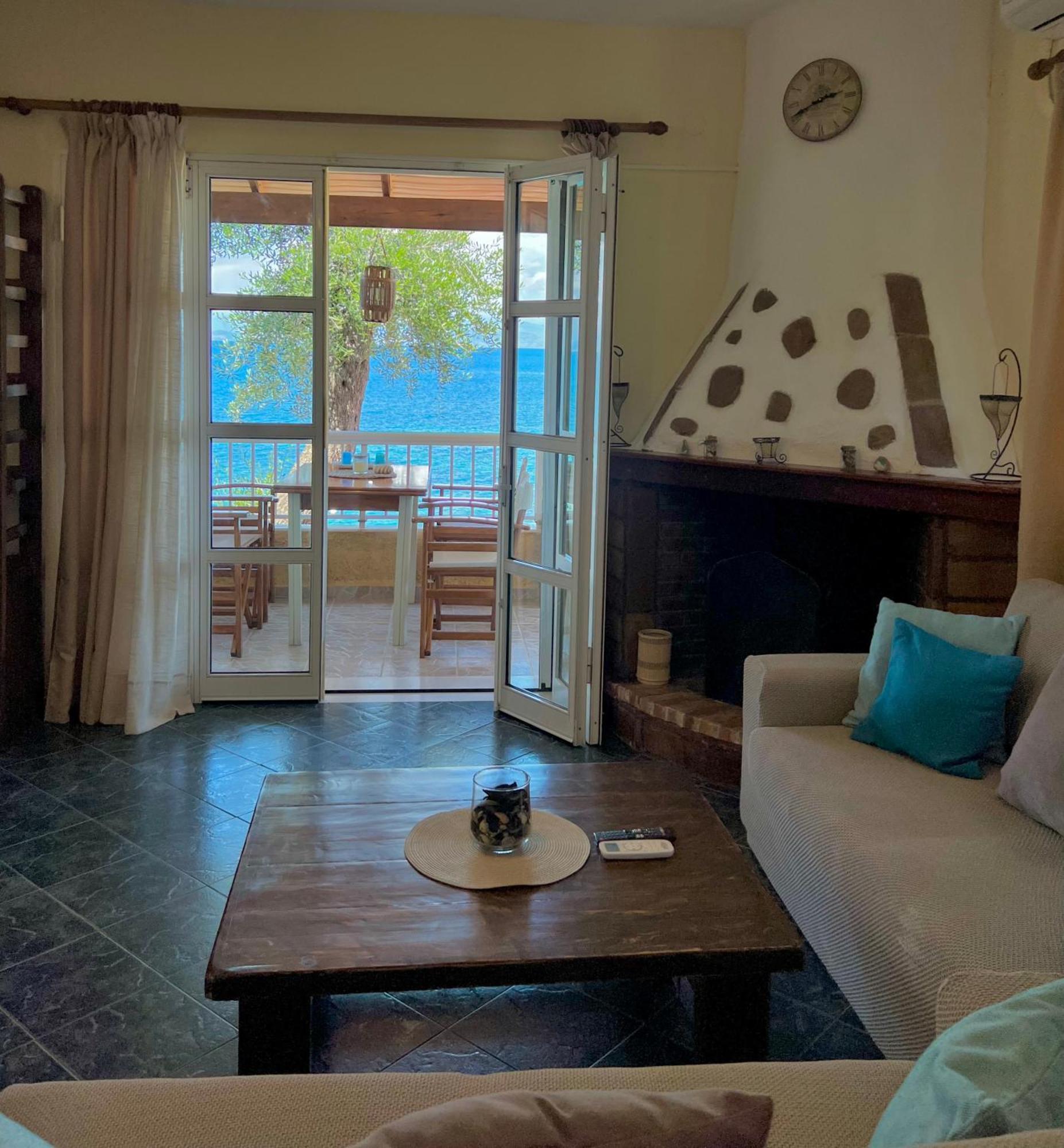 Kohyli Beachfront House Agia Pelagia Chlomou Buitenkant foto